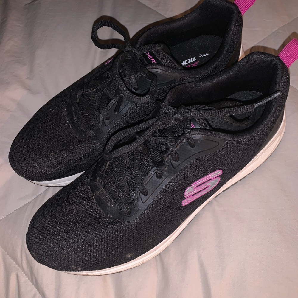 Sketchers sneakers